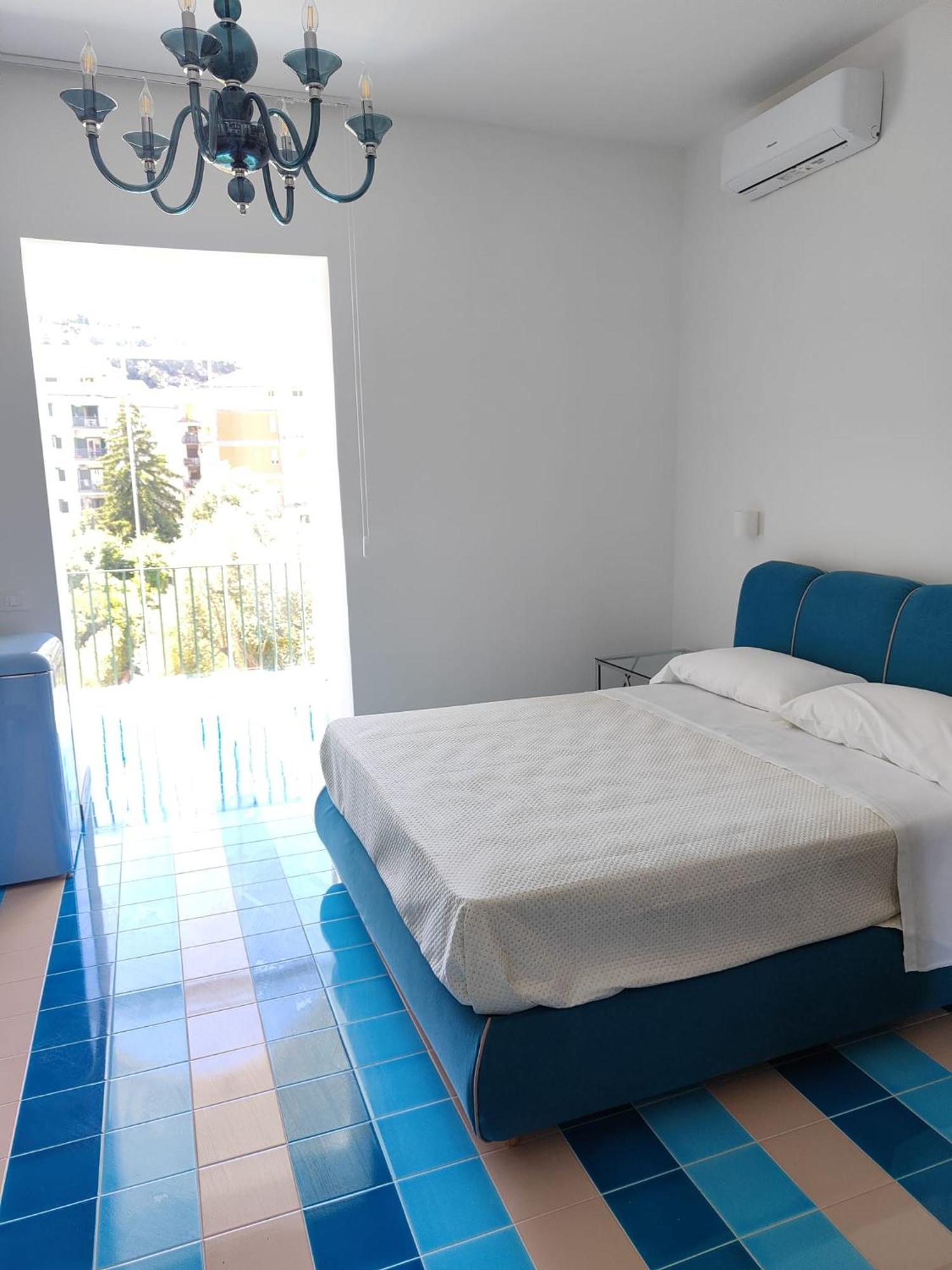 ホテル Casa Enzina ソレント エクステリア 写真